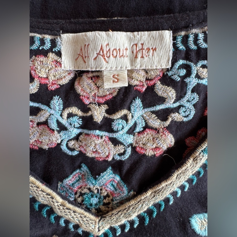 All About Her Embroidered Black Floral Women's Top size small - Picture 7 of 11